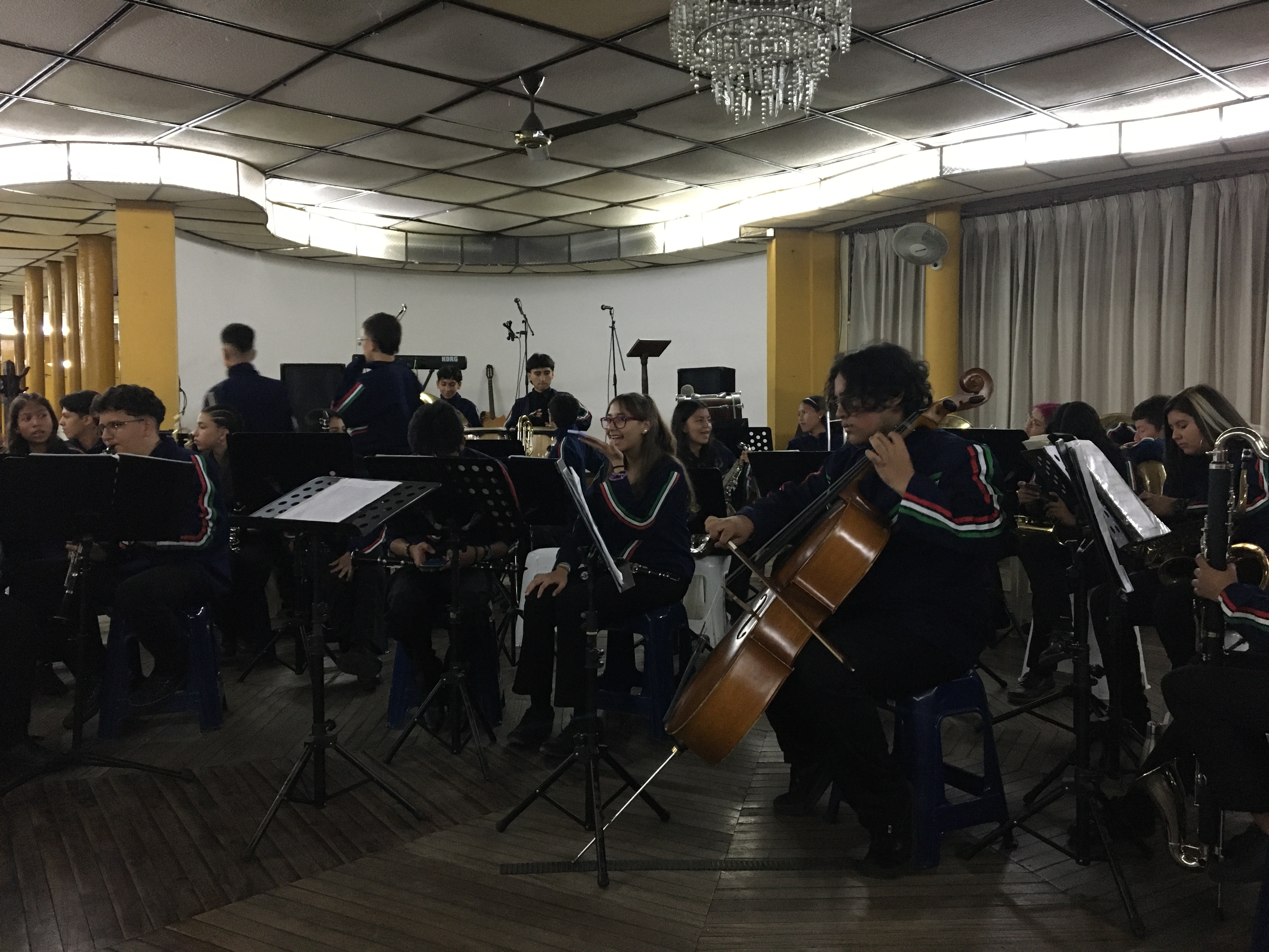 PRESENTACION EN EL CLUB COLOMBIA