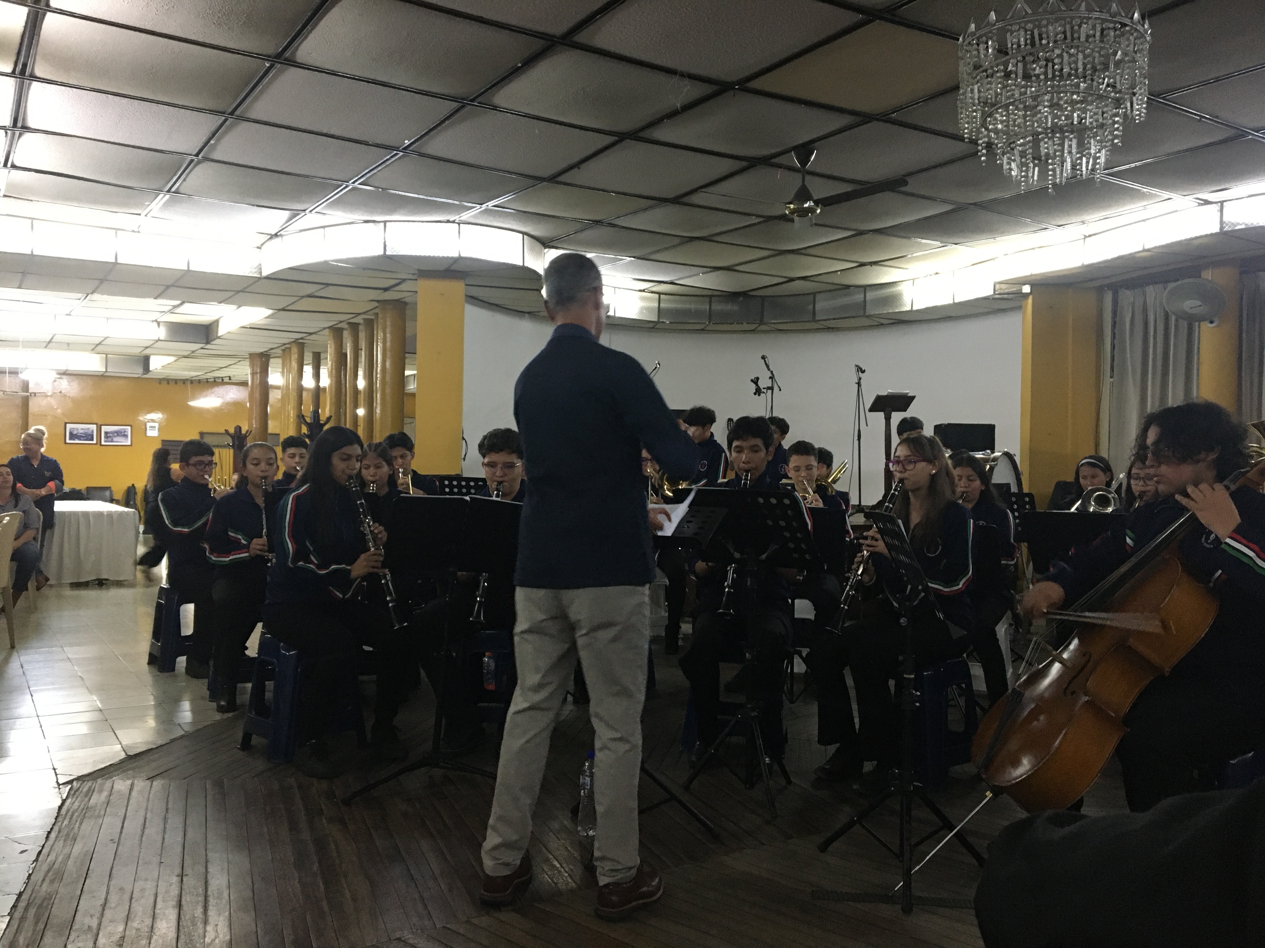 PRESENTACION EN EL CLUB COLOMBIA